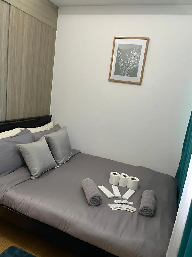 Taguig 1 Bedroom With Balcony Netflix Near Bgc Mc Kinley