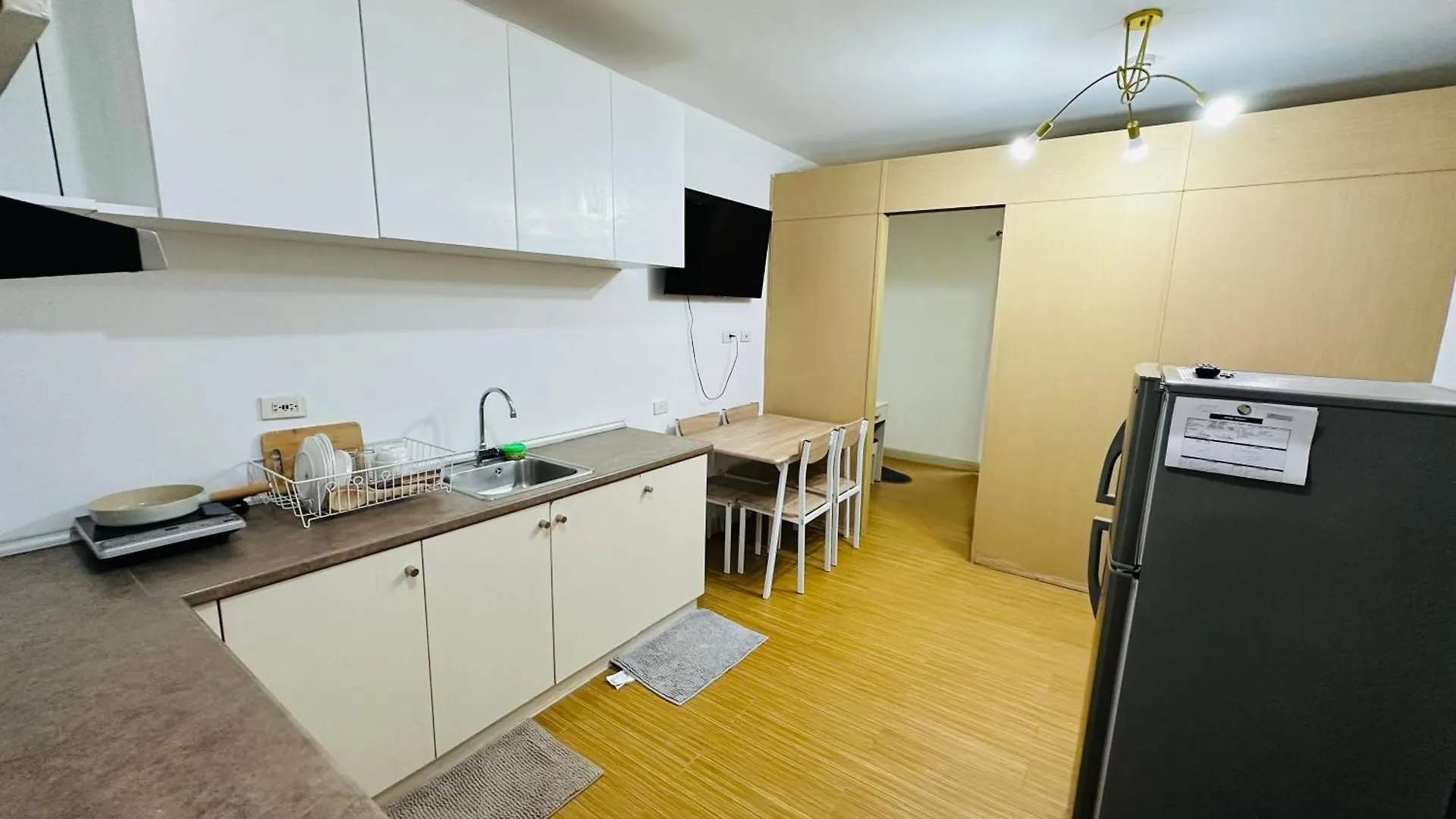 Taguig 1 Bedroom With Balcony Netflix Near Bgc Mc Kinley 0*,